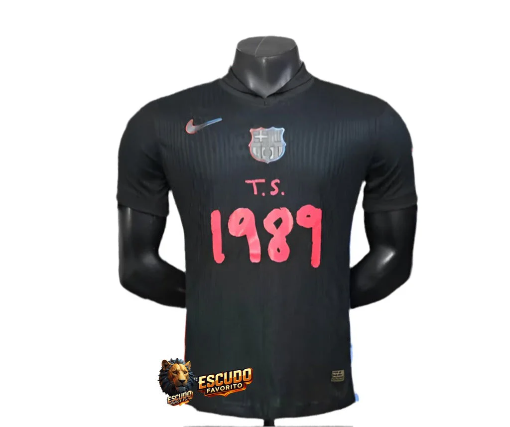 BARCELONA II TAYLOR SWIFT NEGRA 24-25 VERSIÓN JUGADOR HOMBRE